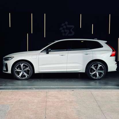 VOLVO-XC60-2023