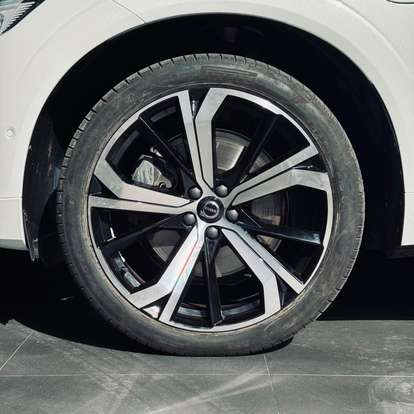 VOLVO-XC60-2023
