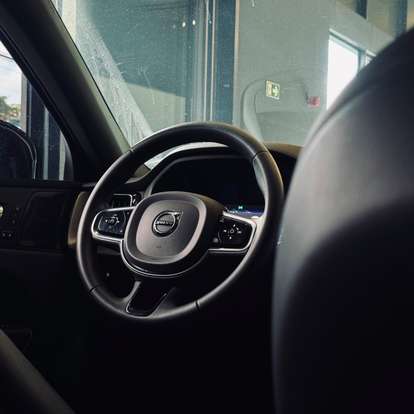 VOLVO-XC60-2023