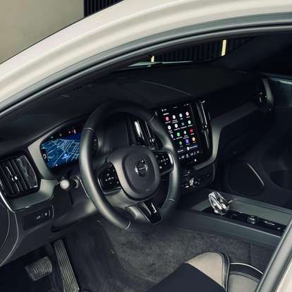 VOLVO-XC60-2023