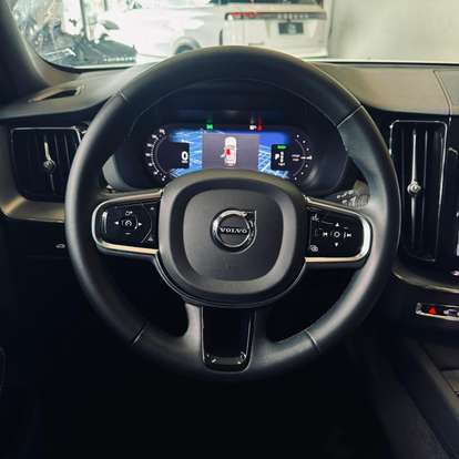 VOLVO-XC60-2023