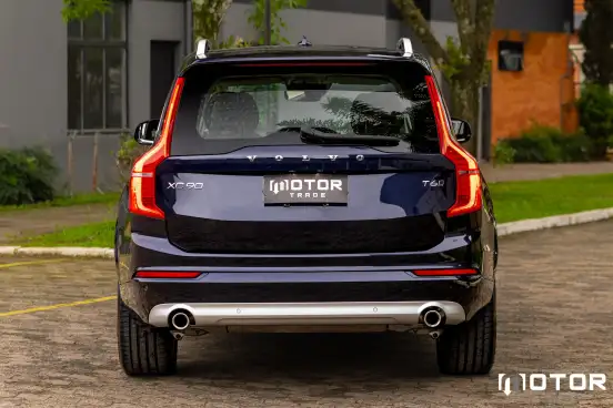 VOLVO-XC90-2019