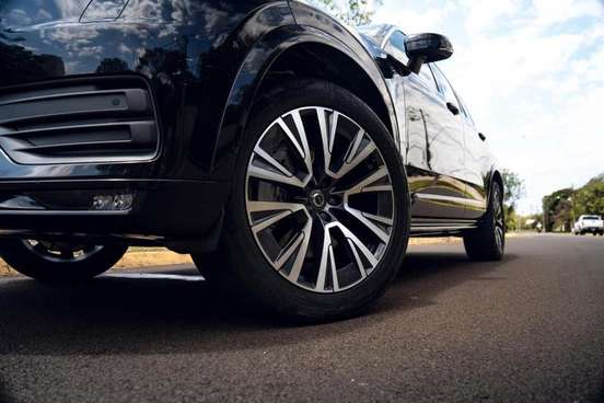 VOLVO-XC90-2019