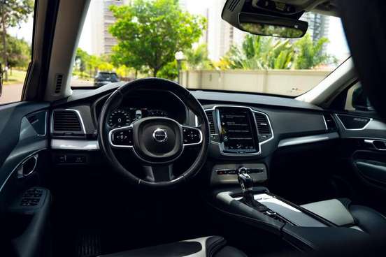 VOLVO-XC90-2019