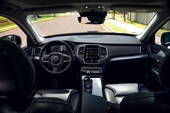 VOLVO-XC90-2019