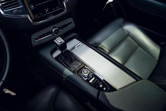 VOLVO-XC90-2019