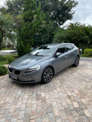VOLVO V40 2.0 T4 MOMENTUM GASOLINA 4P AUTOMÁTICO