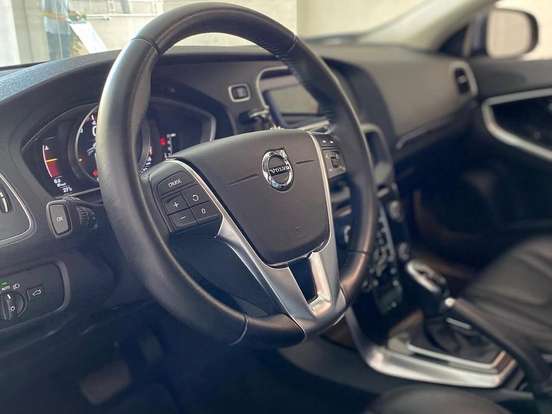 VOLVO-V40-2.0 T4 MOMENTUM GASOLINA 4P AUTOMÁTICO VOLVO-V40-2017