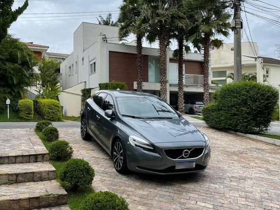 VOLVO-V40-2.0 T4 MOMENTUM GASOLINA 4P AUTOMÁTICO VOLVO-V40-2017