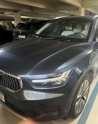VOLVO-XC40-2021