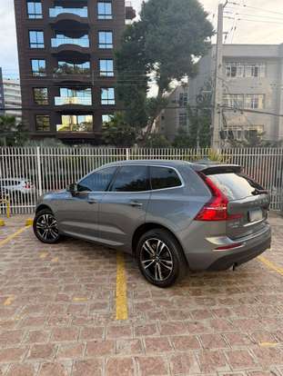 VOLVO-XC60-2020