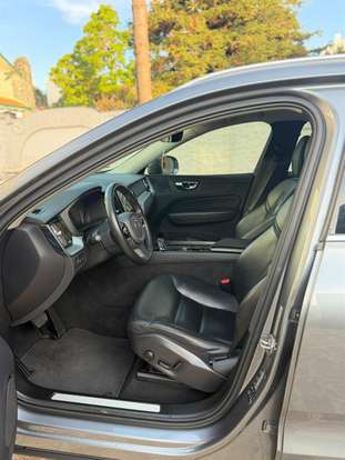 VOLVO-XC60-2020
