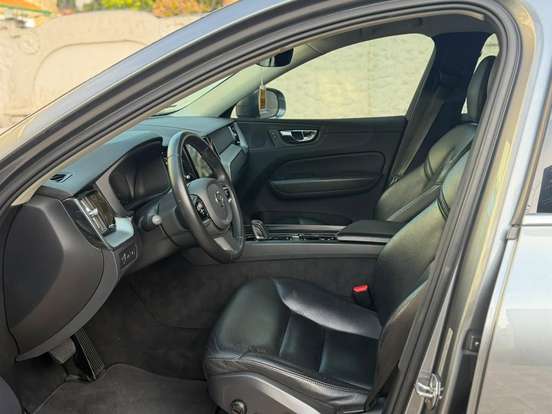 VOLVO-XC60-2.0 T8 HYBRID MOMENTUM AWD GEARTRONIC VOLVO-XC60-2020