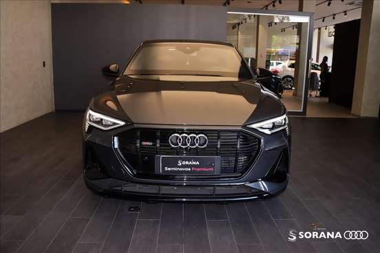 AUDI-E-TRON-2022
