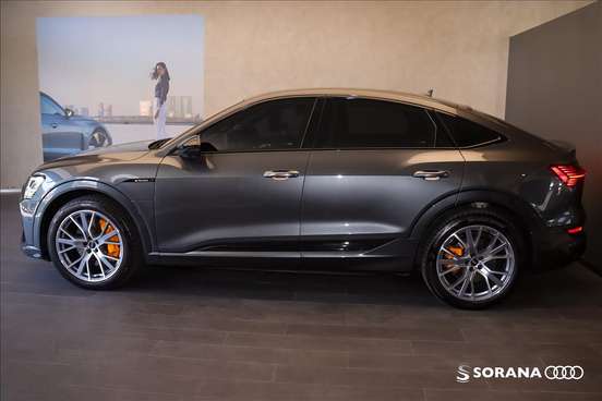 AUDI-E-TRON-2022