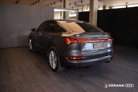 AUDI-E-TRON-2022