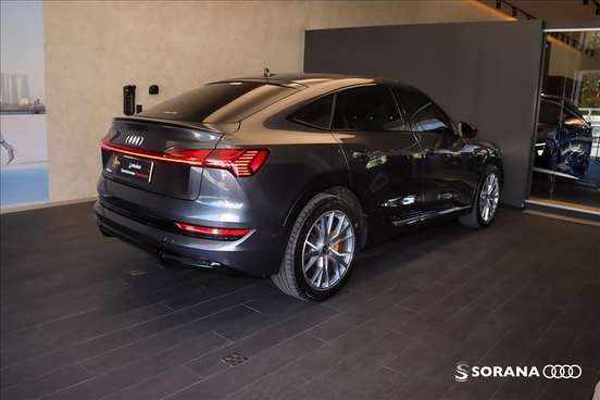 AUDI-E-TRON-2022