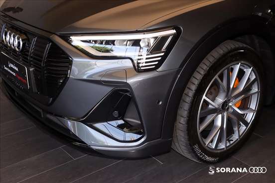 AUDI-E-TRON-2022