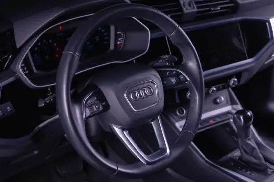 AUDI-Q3-2021