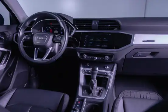 AUDI-Q3-2021