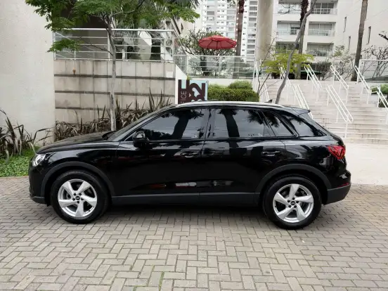 AUDI-Q3-2021
