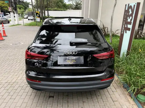 AUDI-Q3-2021