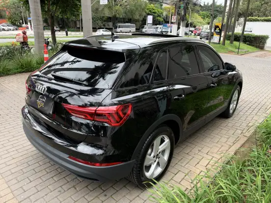 AUDI-Q3-2021