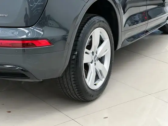 AUDI-Q5-2019