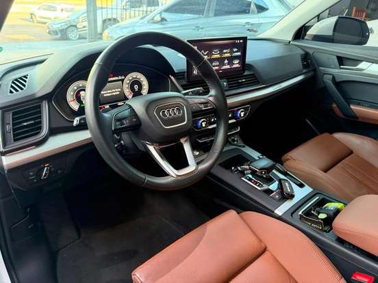 AUDI-Q5-2022