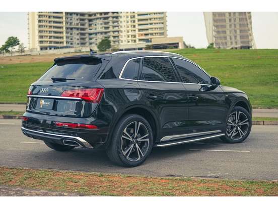 AUDI-Q5-2022