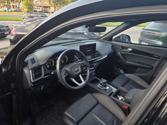 AUDI-Q5-2024