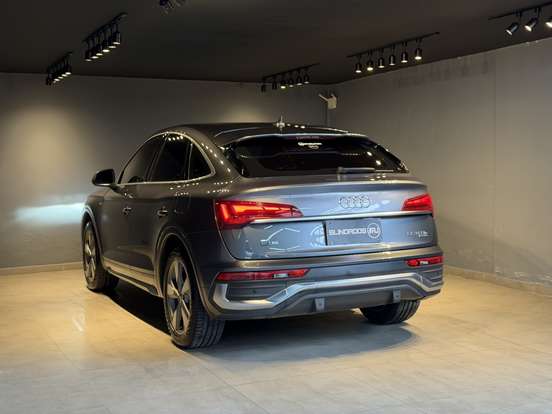 AUDI-Q5-2022