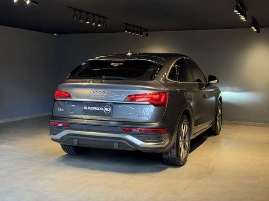 AUDI-Q5-2022