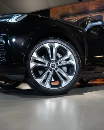 AUDI-Q7-2023