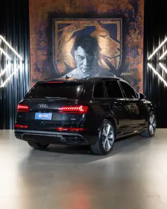 AUDI-Q7-2023