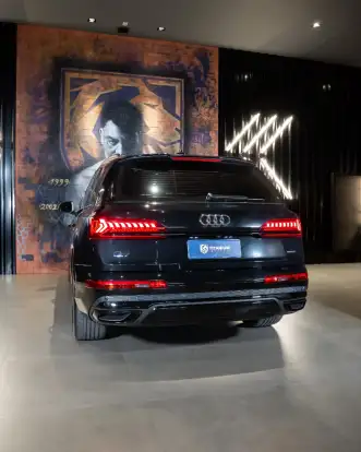AUDI-Q7-2023