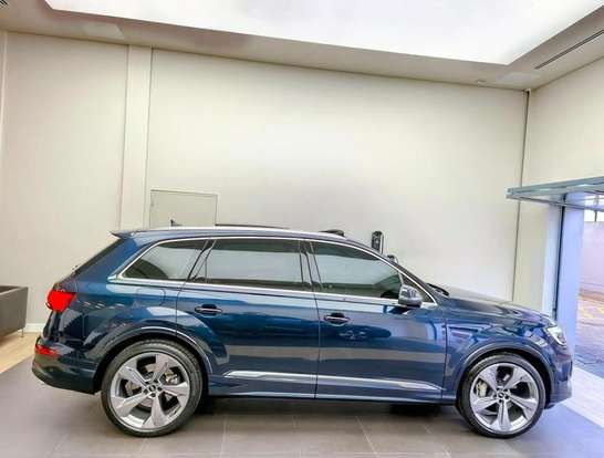 AUDI-Q7-2024