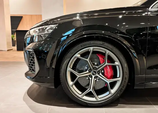 AUDI-RS Q8-2025