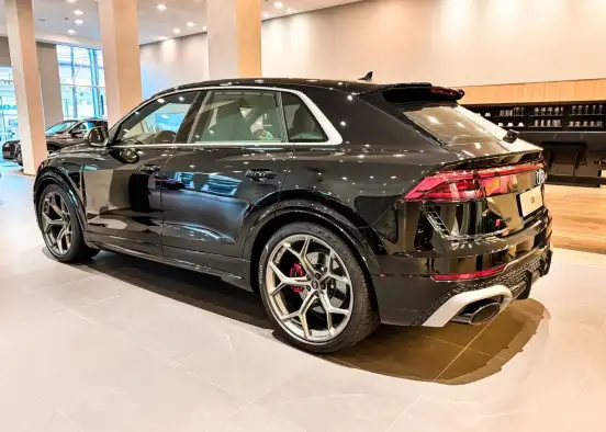 AUDI-RS Q8-2025
