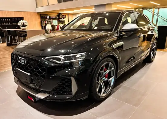 AUDI-RS Q8-2025