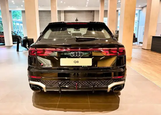 AUDI-RS Q8-2025