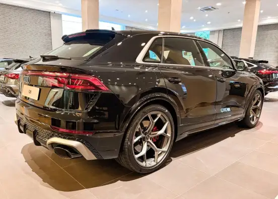AUDI-RS Q8-2025