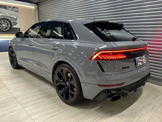AUDI-RS Q8-2023