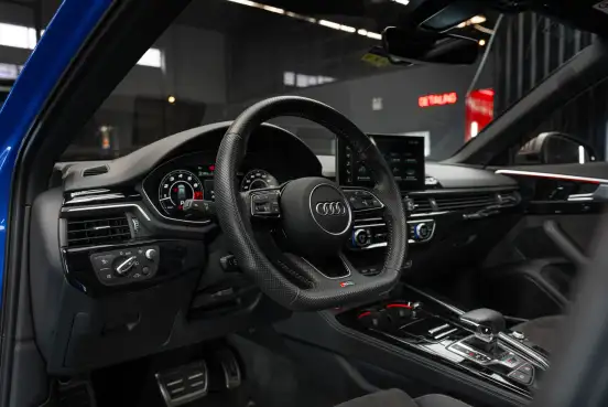 AUDI-RS4-2020