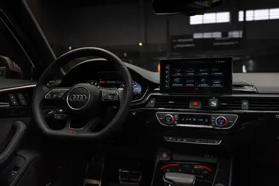 AUDI-RS4-2020