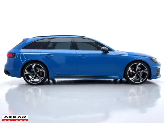 AUDI-RS4-2020