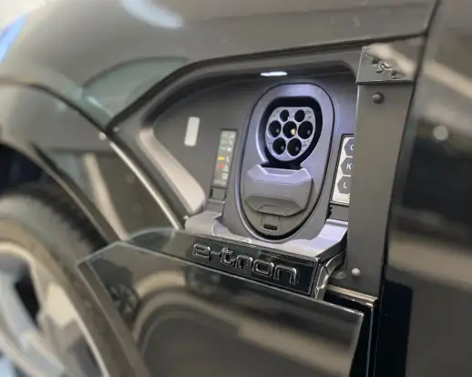 AUDI-SQ8 E-TRON-2023