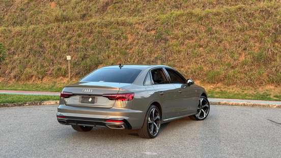AUDI-A4-2023