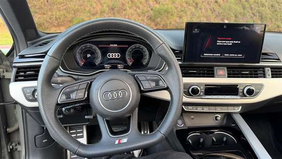 AUDI-A4-2023