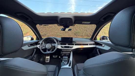 AUDI-A4-2023
